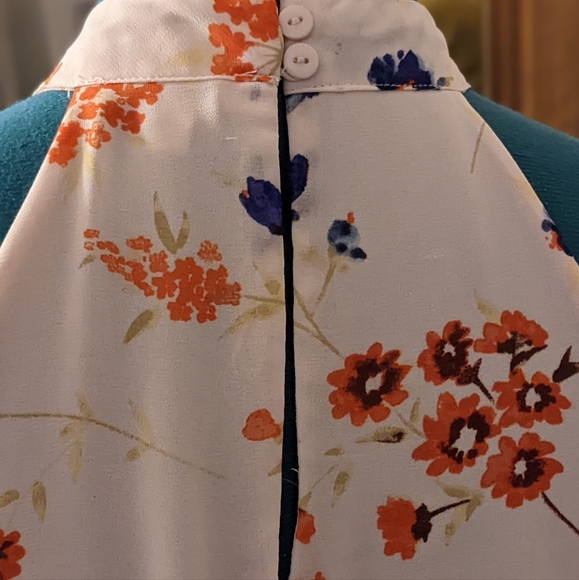 Rose and Olive Sleeveless Floral Blouse - Small - Picture 5 of 5